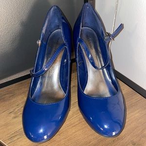 Mary Jane heels Navy